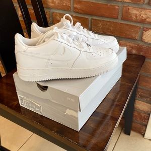 Size 7 kids white Nike Air Force 1’s